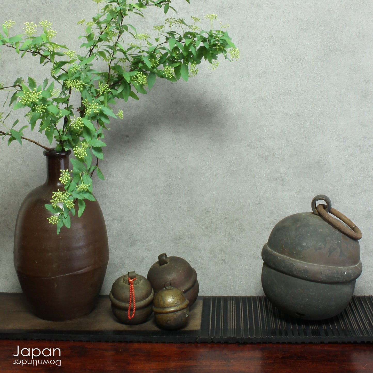 This bell, once used in the sacred rituals at Shinto shrines, was traditionally rung before prayer to call the attention of the enshrined Kami (spirits or gods). The sound not only symbolizes an invitation to the divine but also purifies the worshiper, warding off evil and inviting blessings into the space. The ringing of the bell before prayer is a moment of reflection, a tradition passed down through generations.